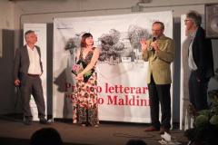 Premiazione della vincitrice del premio narrativa di viaggio Simona Baldanzi e Paolo Ciampi  premiati dalla Signora Franca Maldini.