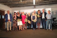 Foto di gruppo con i premiati, i componenti della Giuria e la Signora Franca Maldini