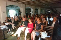 Il pubblico nel Canevon di casa Maldini sede della cerimonia